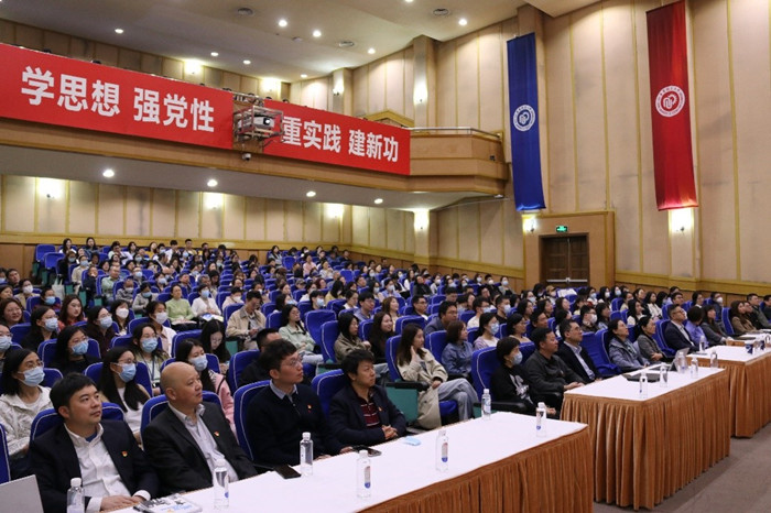 报告现场1_副本.jpg