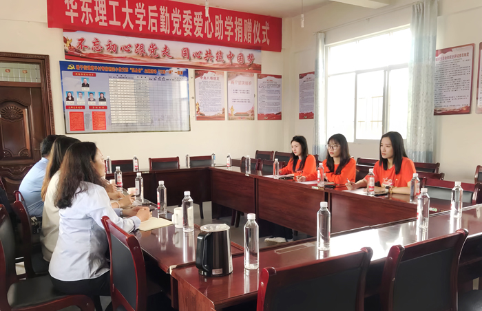 座谈会.jpg