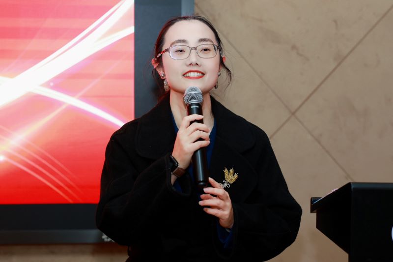 图1徐婷婷主持.jpg